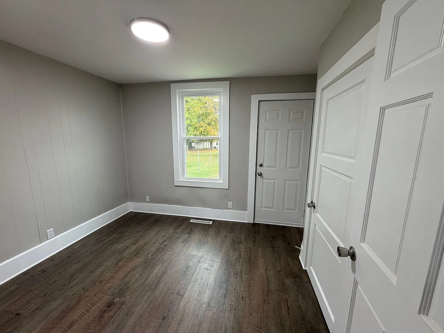 615 E. Maumee Street — Photo 4