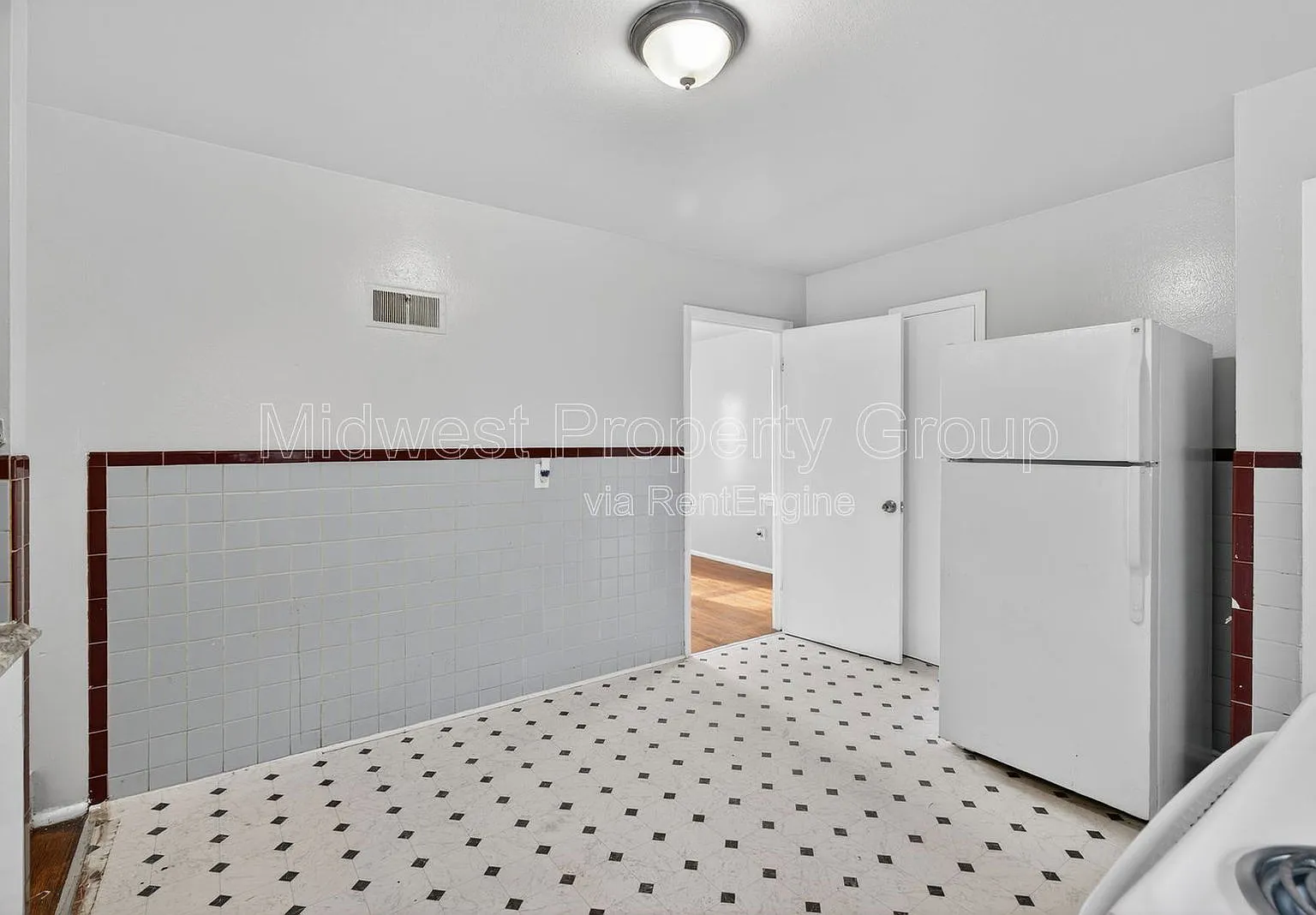 3 bed, 1.0 bath, 864 sqft, $995 — Photo 4