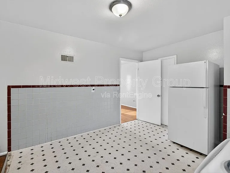5900 Sheriton Dr — Photo 8