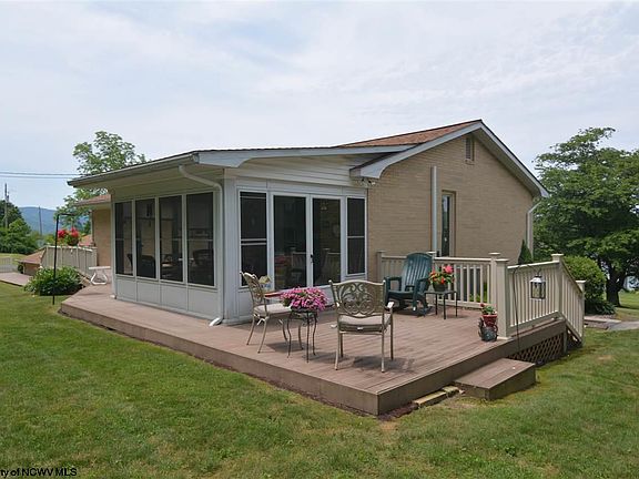2nd image of 105 Blue Pond Ln