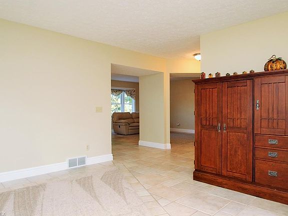 5th image of 1054 Millbury Dr