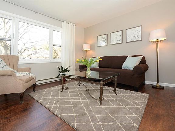 3rd image of 15 Kingsley Ave