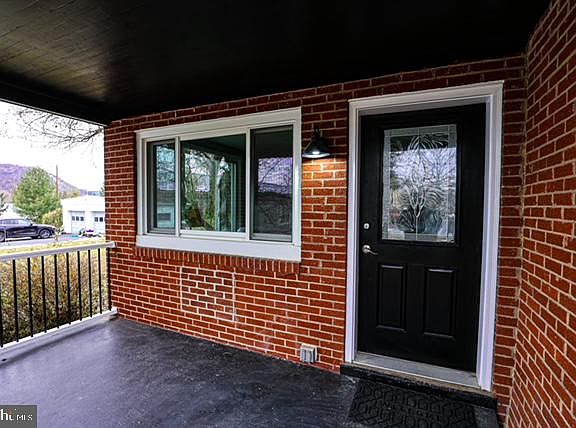 3rd image of 4118 Green Ct