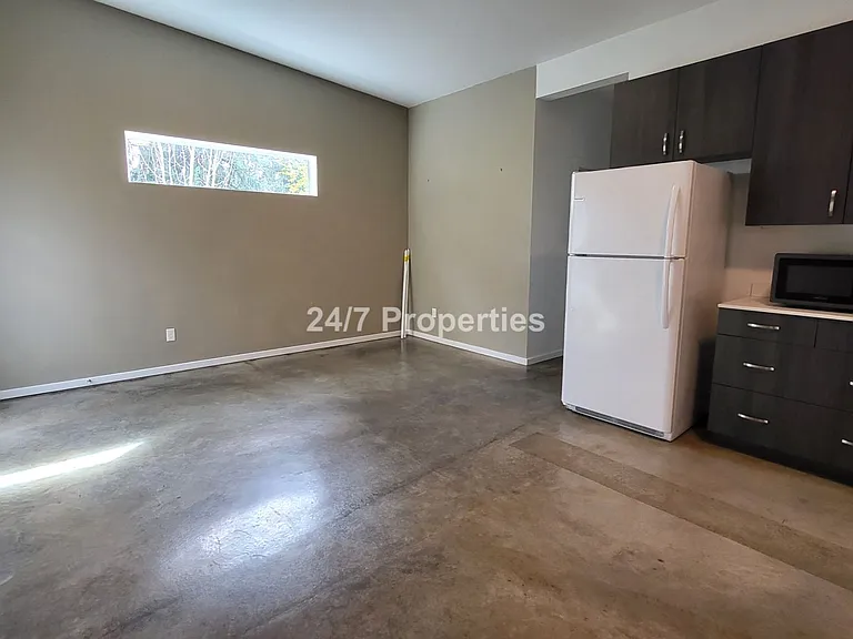 2743 SE 118th Ave — Photo 2