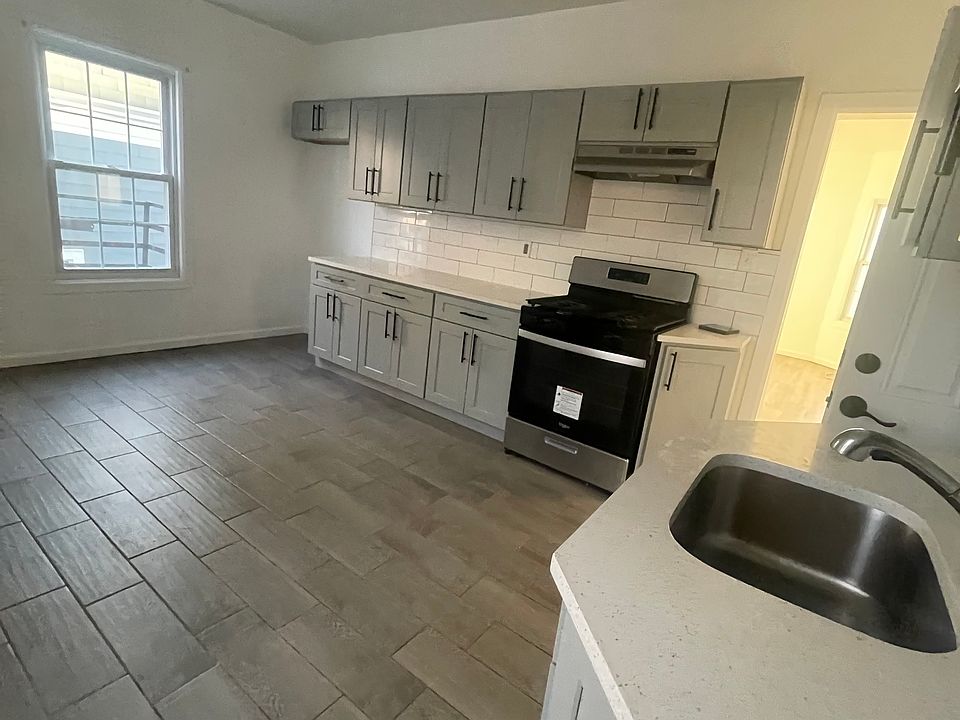 1st image of 50 Beech St #2