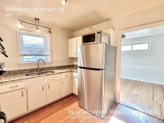 5th image of 869 Patrick Henry Dr
