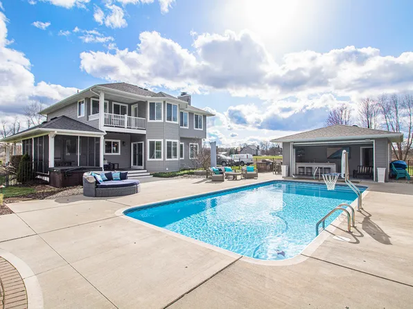 2122 Walnut Way, Dexter, MI 48130