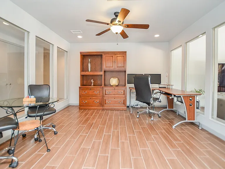 1702 Cherry Bend Dr — Photo 14