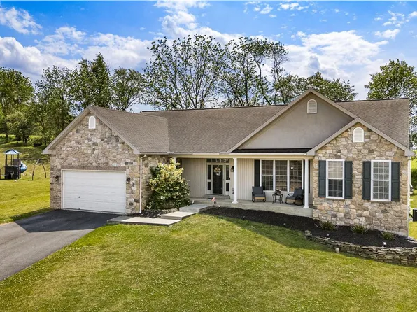 54 Walnut Dr W, Bernville, PA 19506