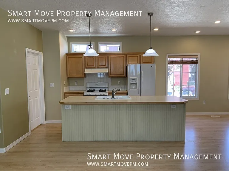 377 W Hale St — Photo 12