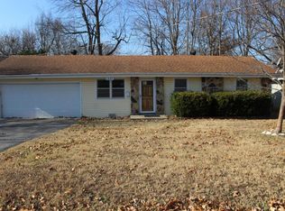 1227 S Belcrest Ave, Springfield, MO 65804