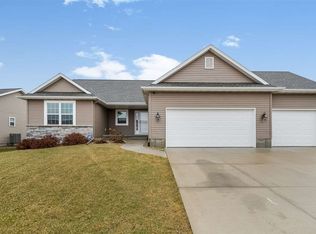 2211 Hallbrook St SW, Cedar Rapids, IA 52404