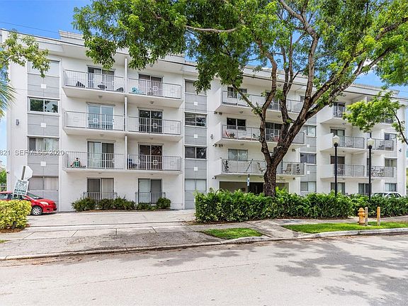 2nd image of 445 SW 11th St #1