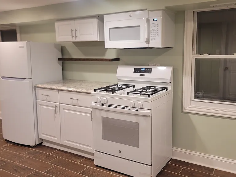 3535 W Melrose St — Photo 2