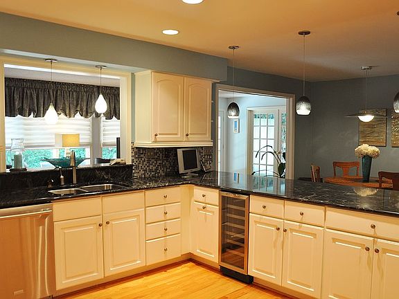 3rd image of 1729 Lovetts Pond Ln