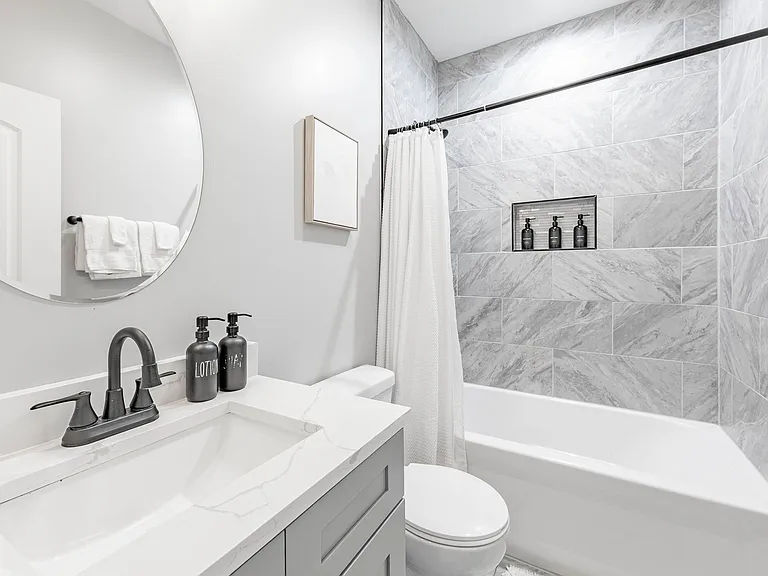 4634 S Langley Ave #2 — Photo 11