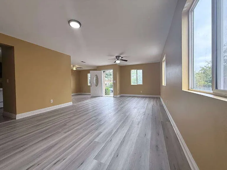 9011 Orchard Ave — Photo 4