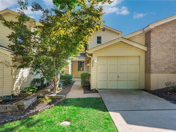 3026 Autumn Shores Dr, Maryland Heights, MO 63043