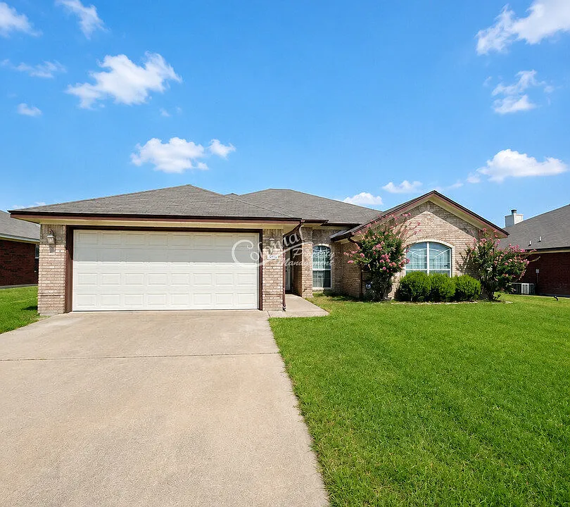 2405 Wisteria Ln