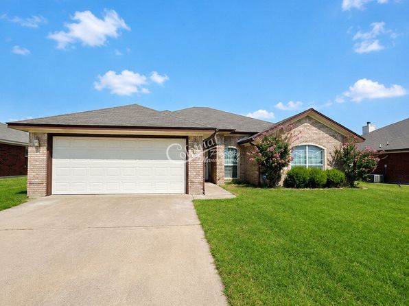 2405 Wisteria Ln