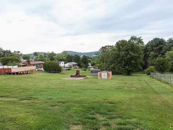 5th image of 1016 Sheffield Dr