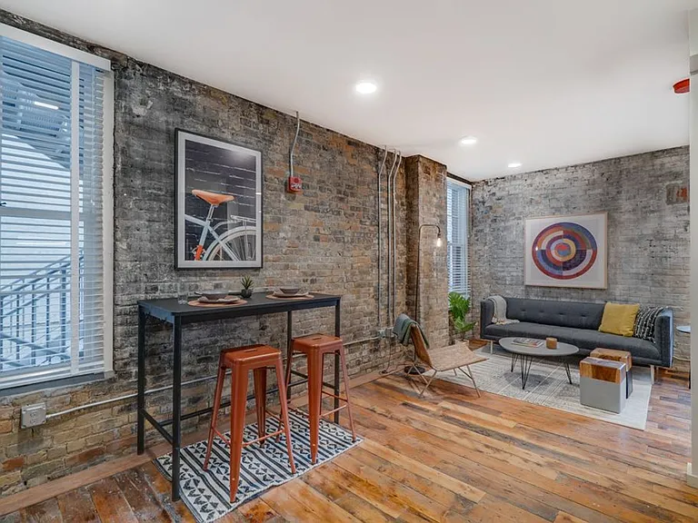 Commission House — Photo 9