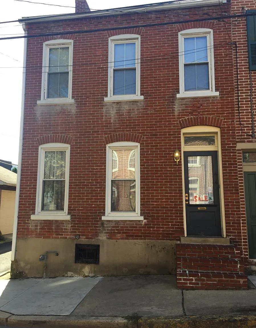 3 bed, 1074 sqft, $1,700 — Photo 1
