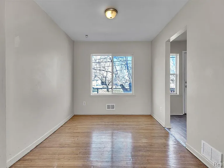 764 Woodmere St — Photo 29