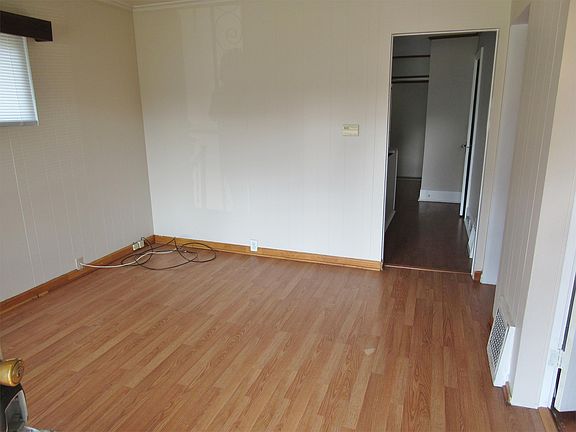 2nd image of 629 S 32nd St