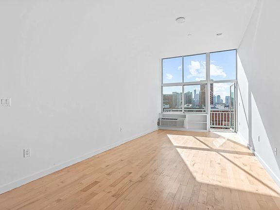 4th image of 171 Henry St #6D