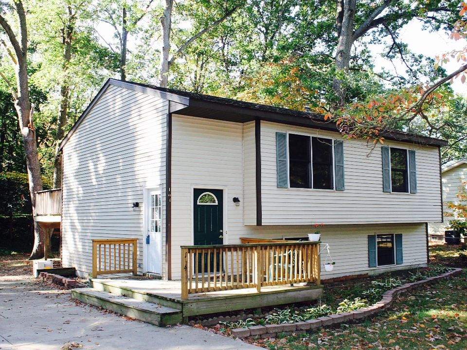 1st image of 104 Manley St