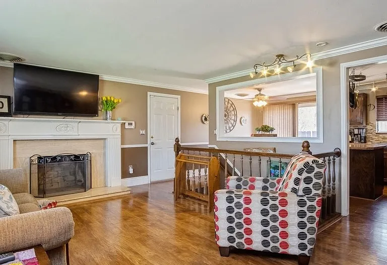 1736 E Tramway Dr — Photo 4
