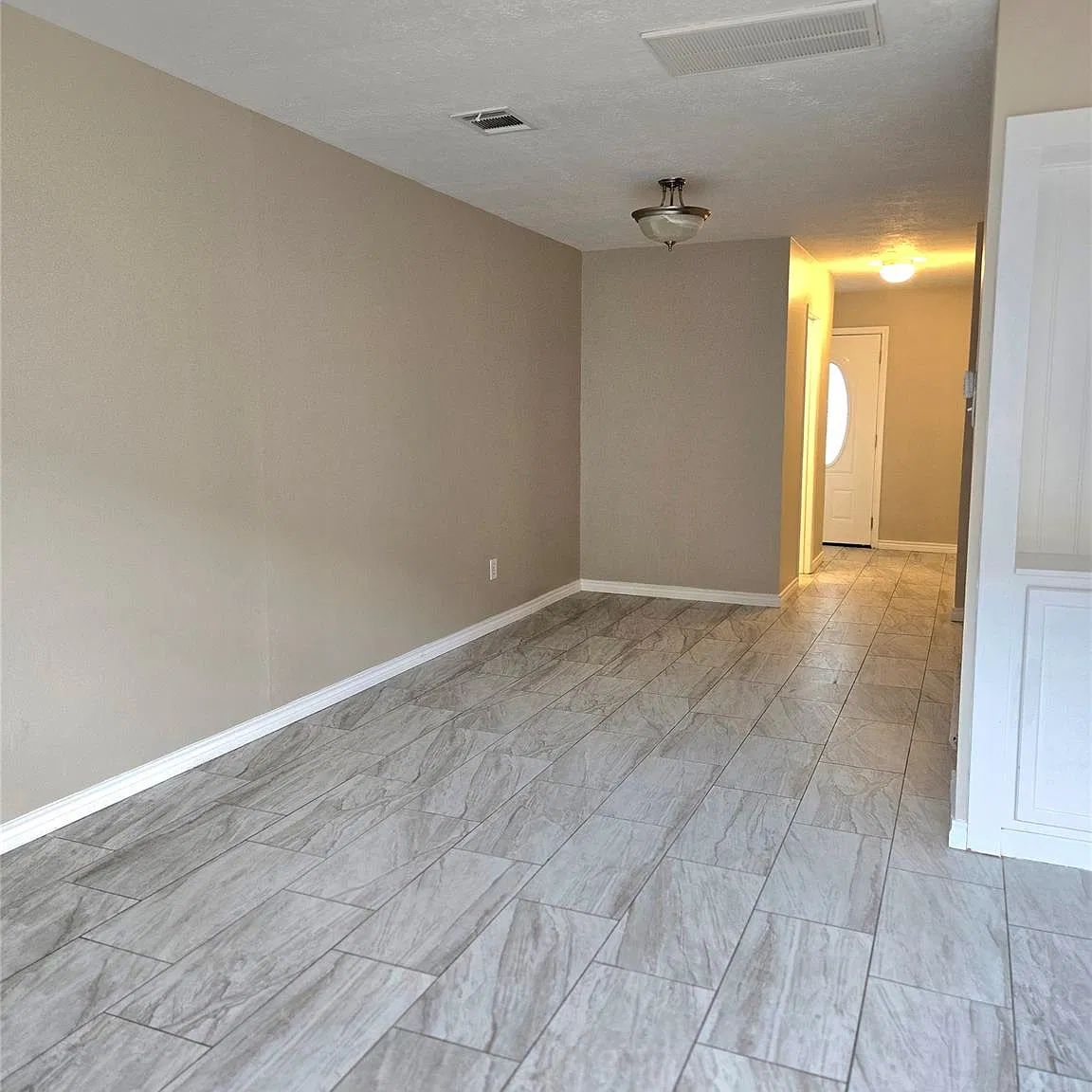 2 bed, 1.5 bath, 1296 sqft, $1,725 — Photo 3