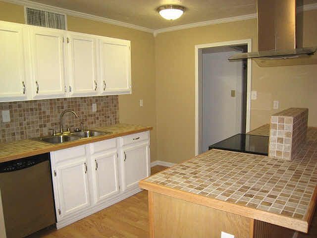 1st image of 905 Circle Cove Dr