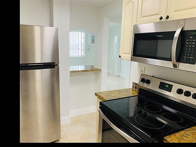 2nd image of 6952 Miami Gardens Dr