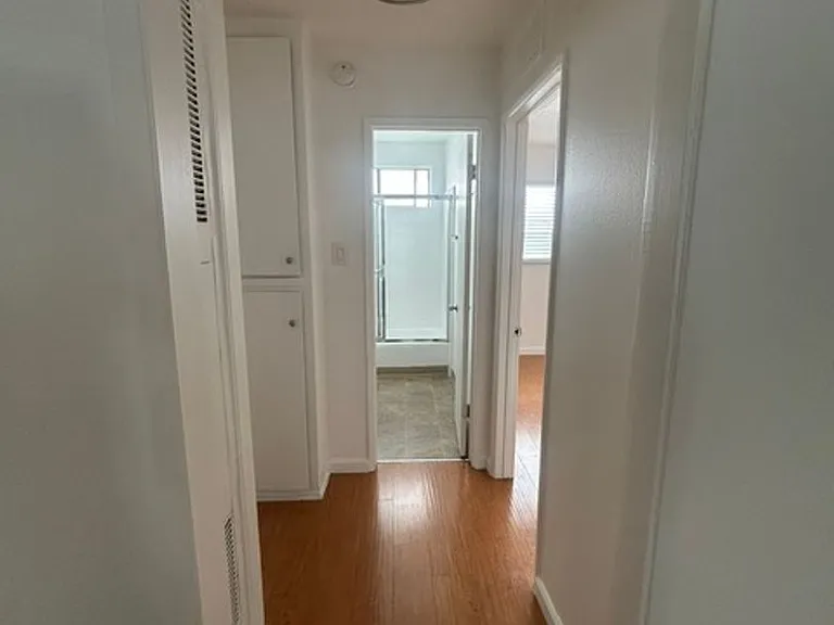 1920 Manning Ave — Photo 10