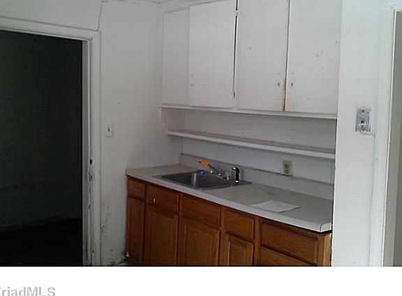 3rd image of 1301 Hickory Ave