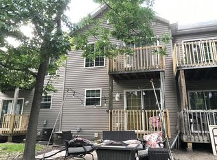 218 Elmhurst Ct #2, Williams Bay, WI 53191