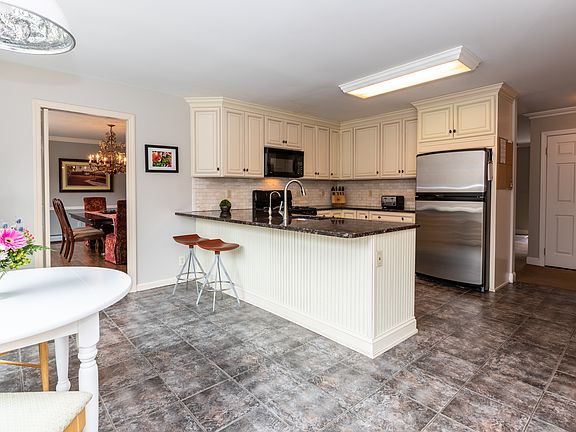 70 Florida Hill Road