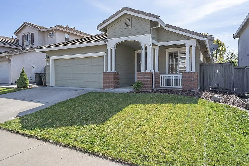 689 Tamarindo Way photo 1