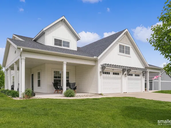 330 Terrace Point Cir, Muskegon, MI 49440