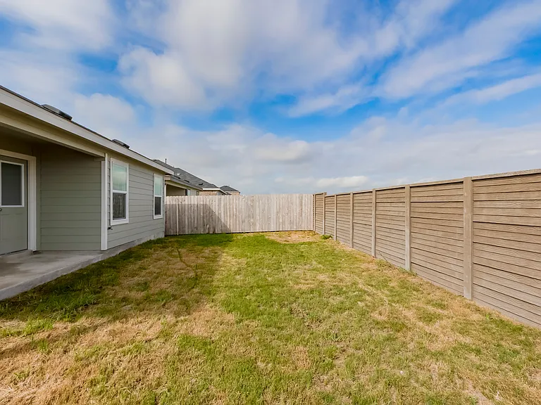591 Avre Loop — Photo 31