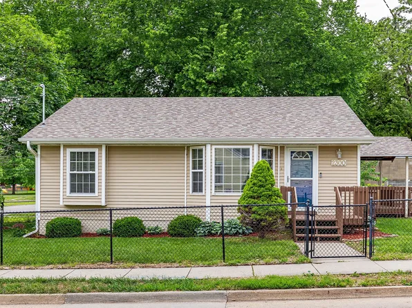 2300 E 40th St, Des Moines, IA 50317