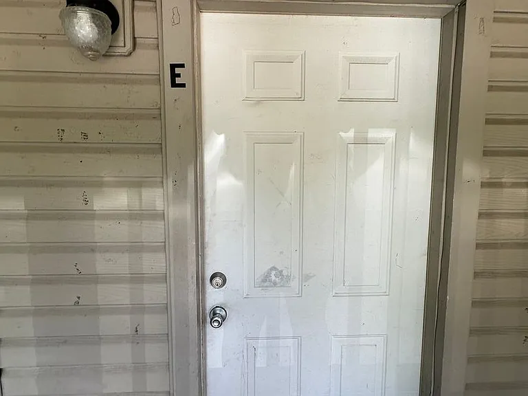 1115 Ozier St — Photo 2