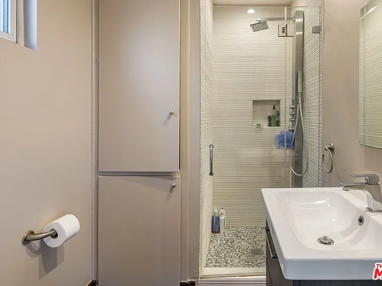 8580 Hillside Ave — Photo 15
