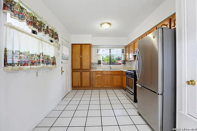 271 Wayside Dr — Photo 6