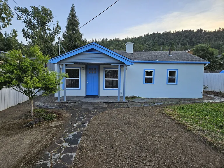 580 N Main St — Photo 1