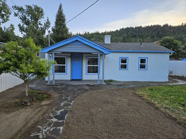 580 N Main St, Canyonville, OR 97417