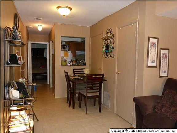 5th image of 30 Francine Ct