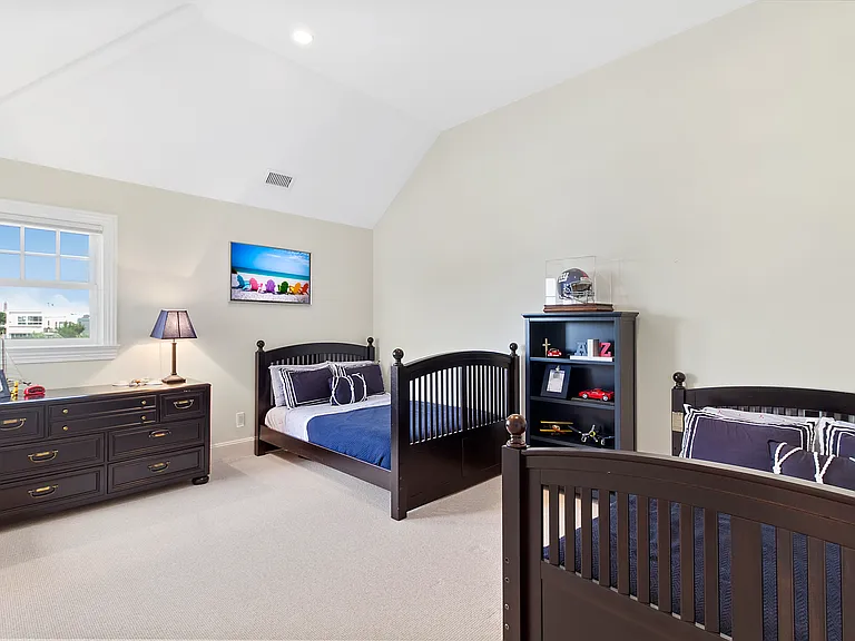 15 Hampton Close — Photo 15